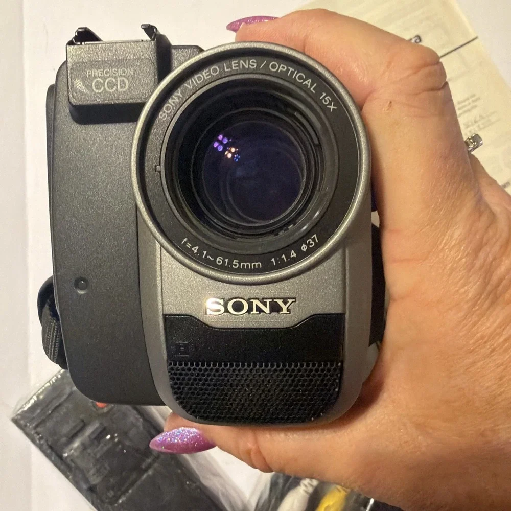 Sony Handycam CCD-TRV118 NTSC Hi-8 Video Camcorder - FOR PARTS OR REPAIR